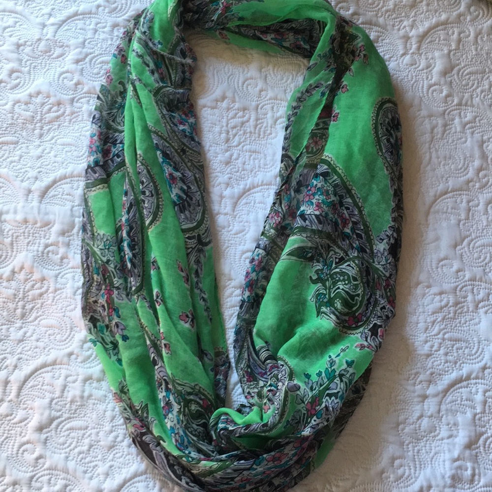 Green multicolored uniformity scarf